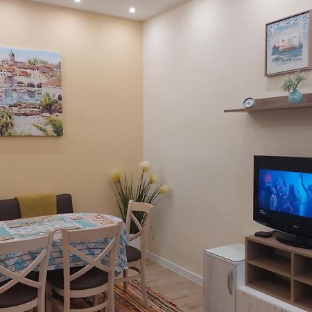 Апартамент Pink&Blue - 2BDR Apartment with Balcony Варна Экстерьер фото