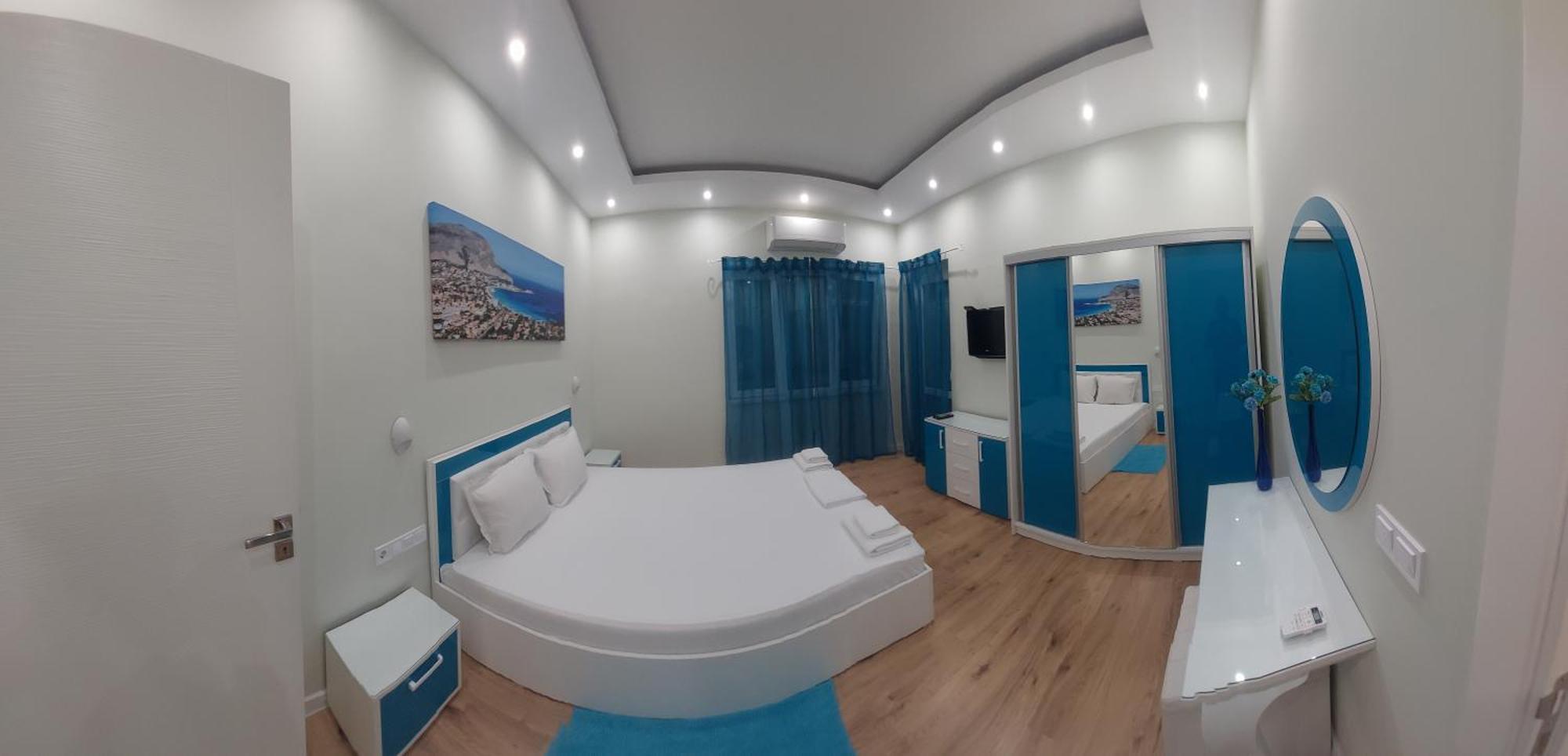 Апартамент Pink&Blue - 2BDR Apartment with Balcony Варна Экстерьер фото